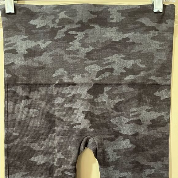 SPANX Heather Camo Look At Me Now Seamless Stretch Leggings Size Large - Picture 2 of 3